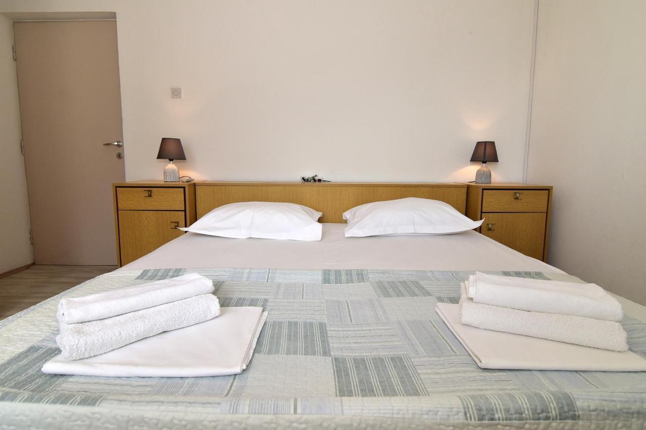 Apartments Dobrinic Makarska Esterno foto