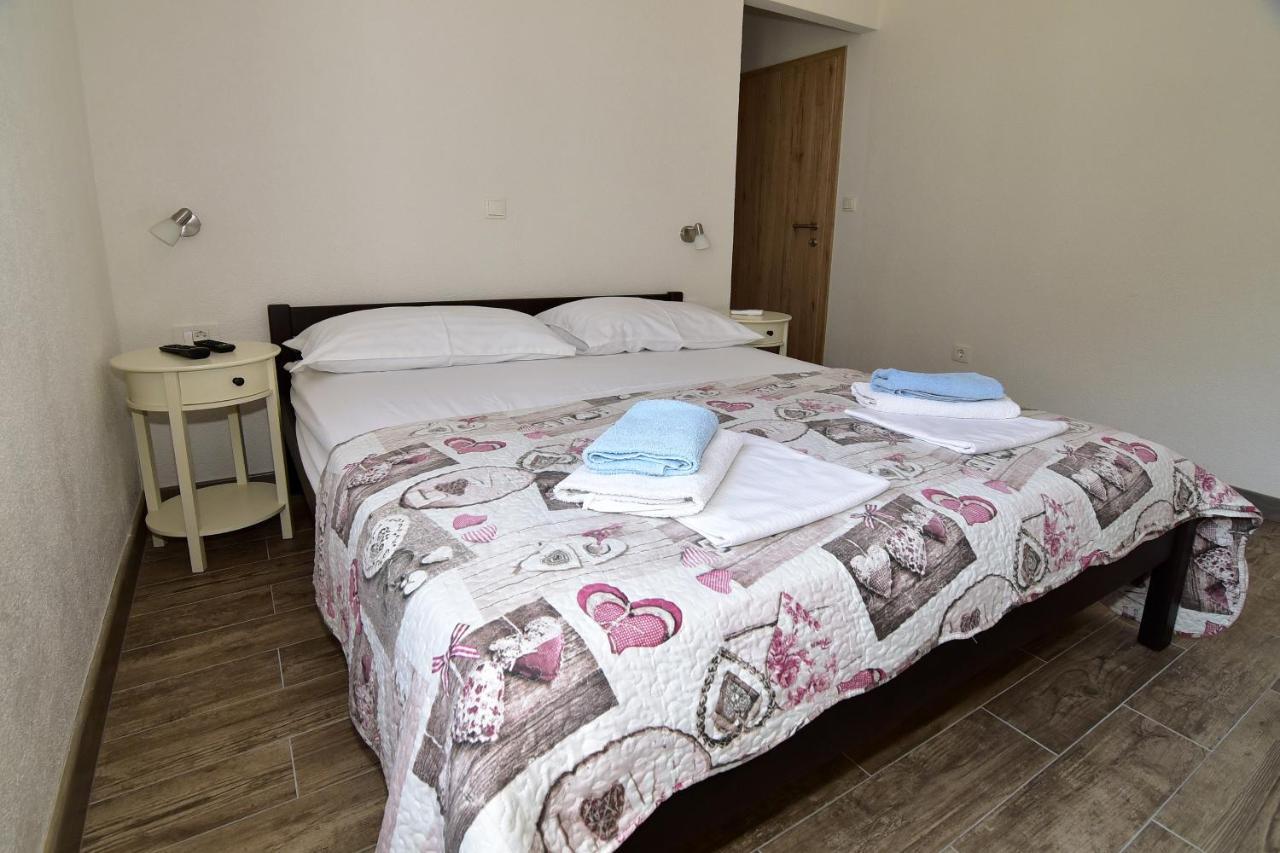 Apartments Dobrinic Makarska Esterno foto