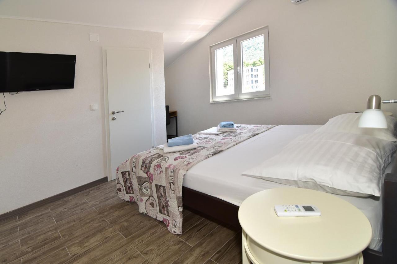 Apartments Dobrinic Makarska Esterno foto