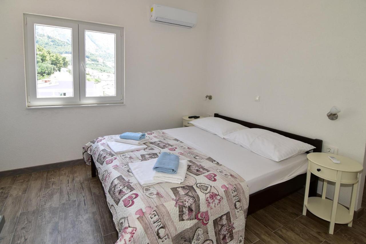 Apartments Dobrinic Makarska Esterno foto