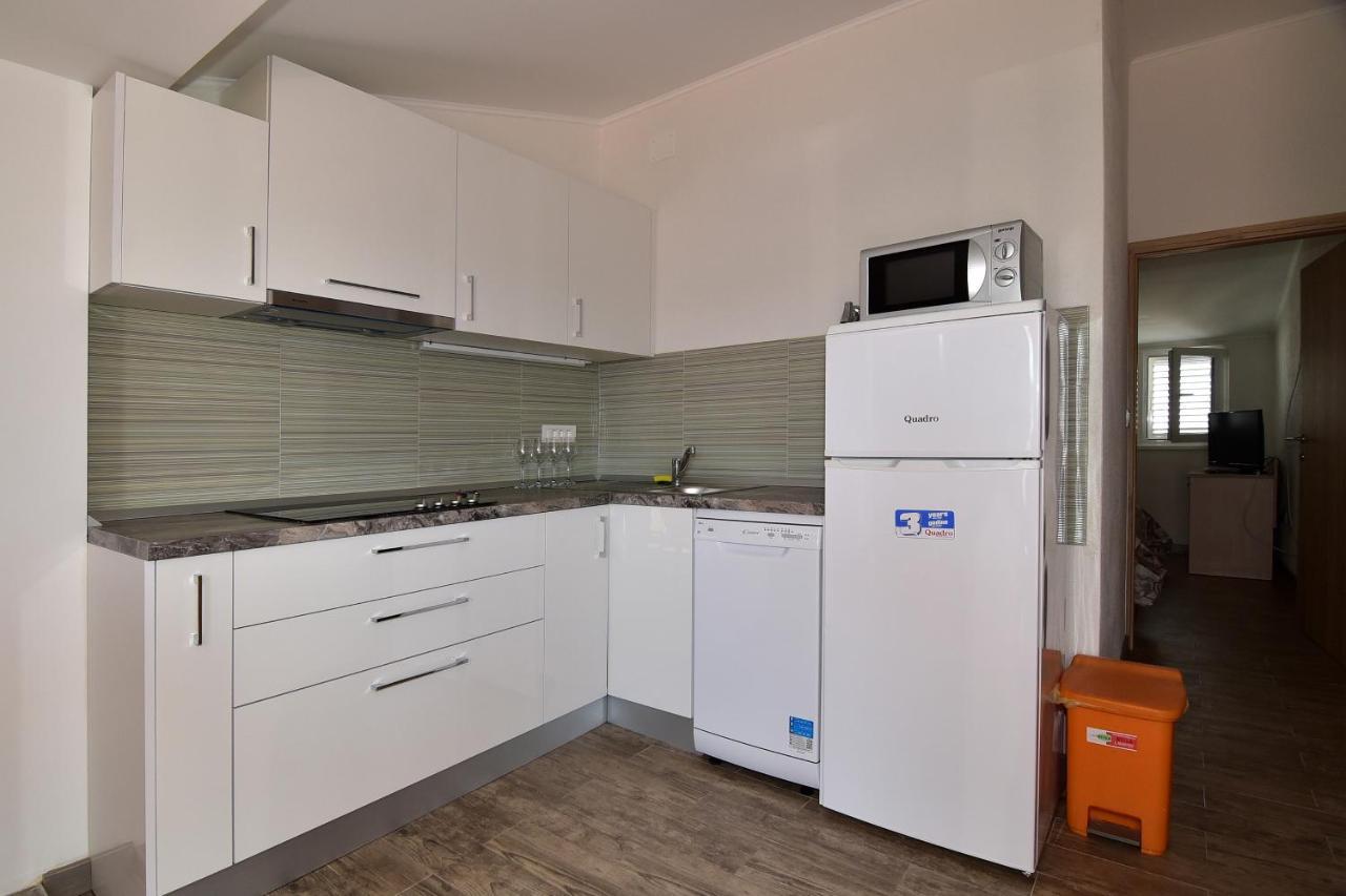 Apartments Dobrinic Makarska Esterno foto